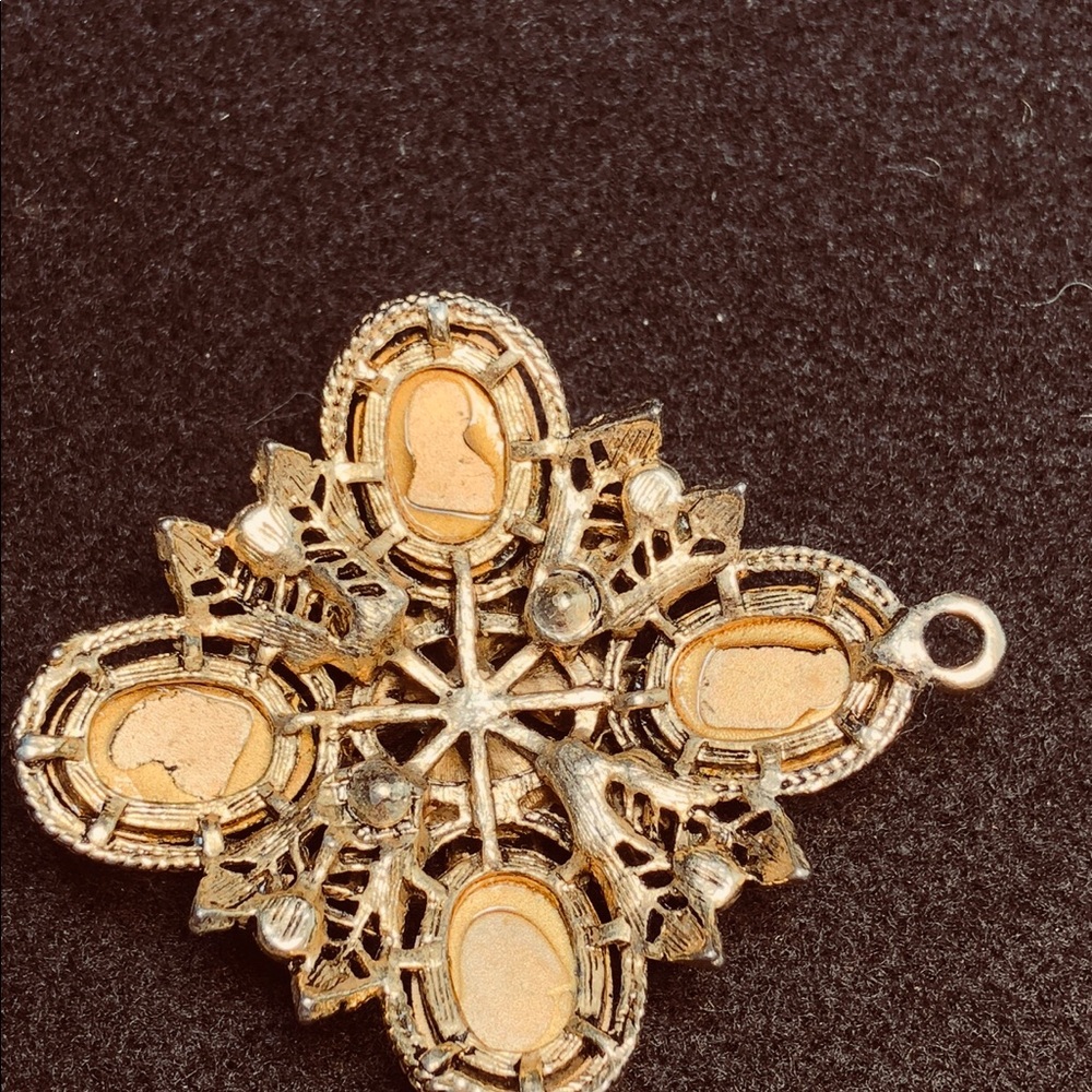 Emerald Green Pendant Pearls Large - Picture 3 of 6